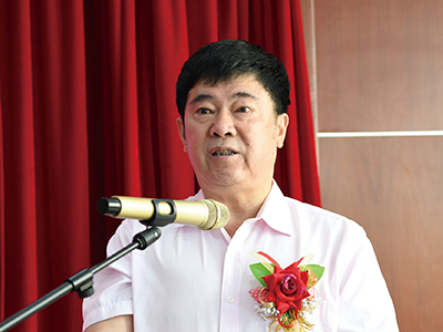 專委會第四屆主任、白山市喜豐塑料（集團(tuán)）股份有限公司懂事長曹志強(qiáng)